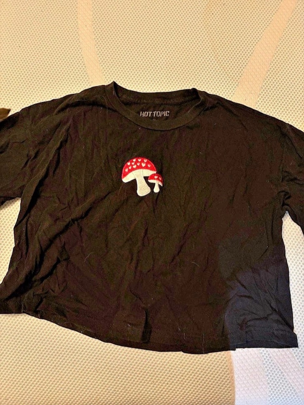 HOT TOPIC Embroidered Mushroom Girls Boxy Crop T-Shirt Black & Red XL